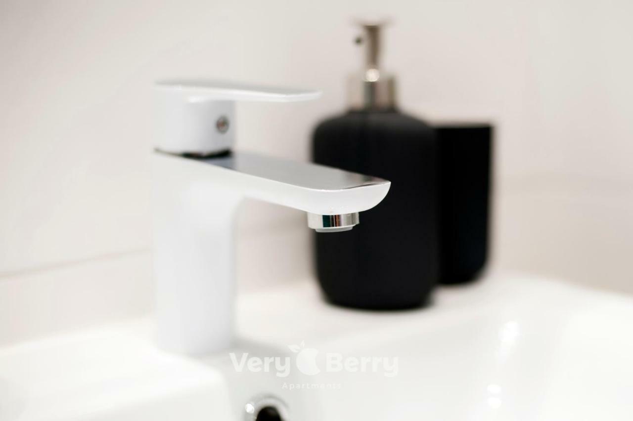 Very Berry - Glogowska 35A - Mtp Apartments - Self Check In 24H Πόζναν Εξωτερικό φωτογραφία