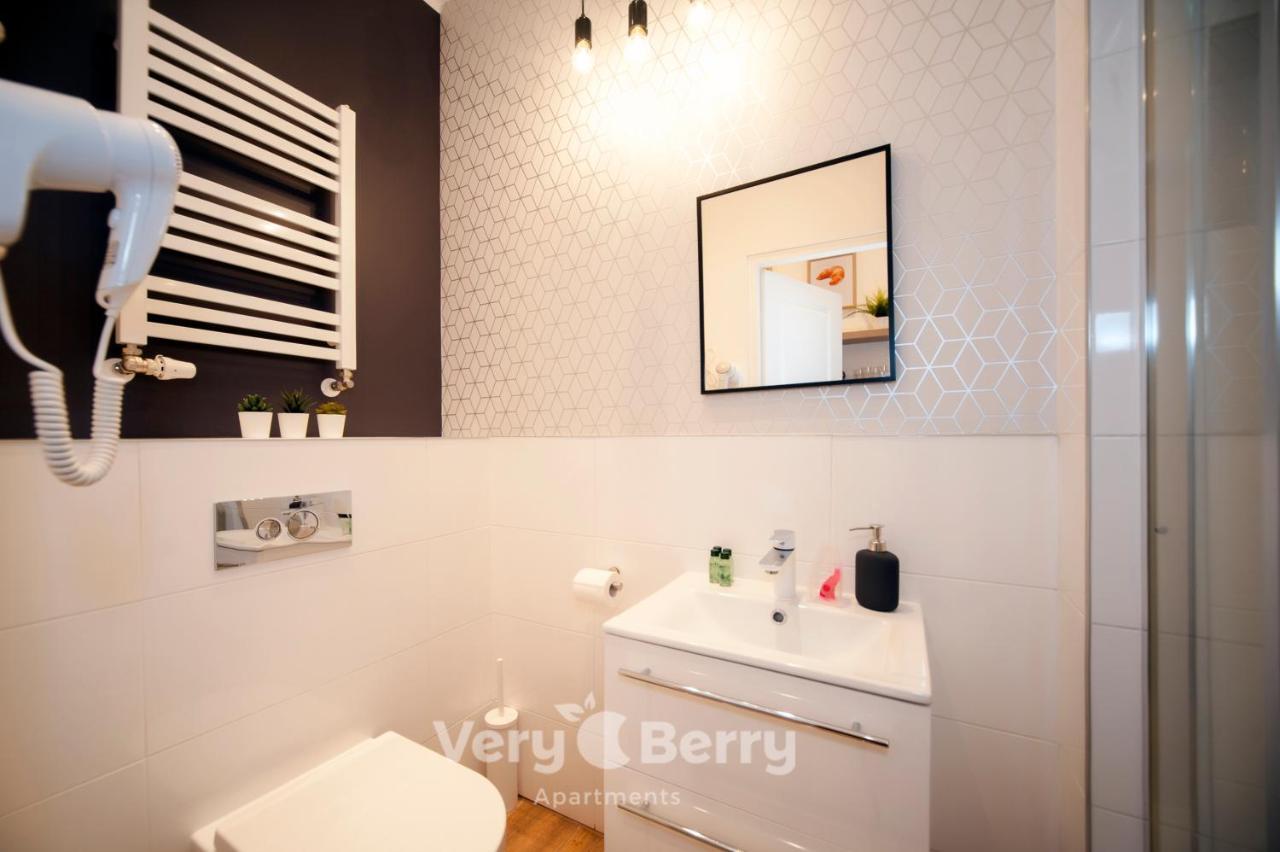 Very Berry - Glogowska 35A - Mtp Apartments - Self Check In 24H Πόζναν Εξωτερικό φωτογραφία